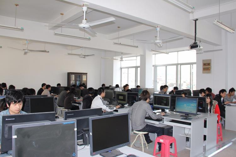 大学网站建设专业_创建设备