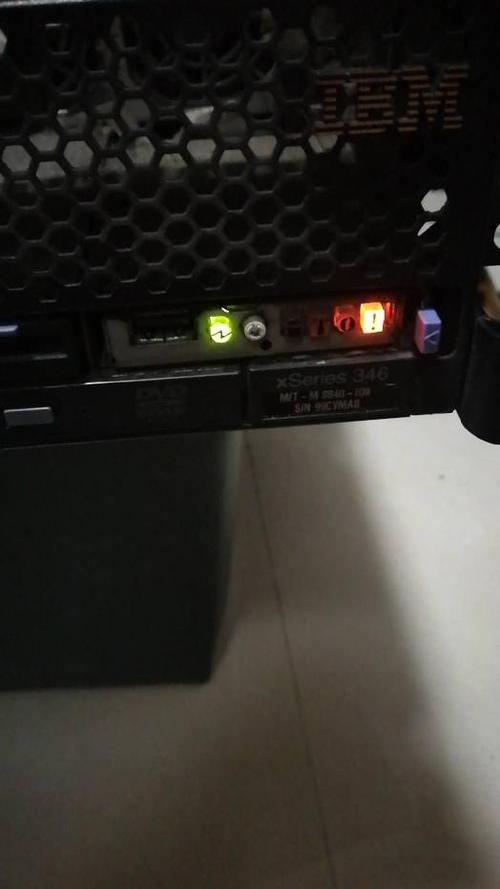 为什么服务器一直响警报声