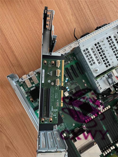 华为2285v2服务器能用什么u