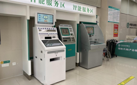 银行系统通常依赖于哪些类型的服务器来保障其运营？