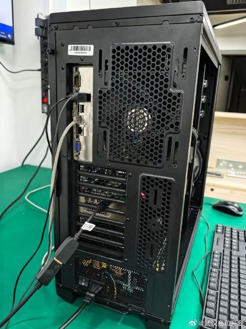 电脑配备服务器主机还需要装什么