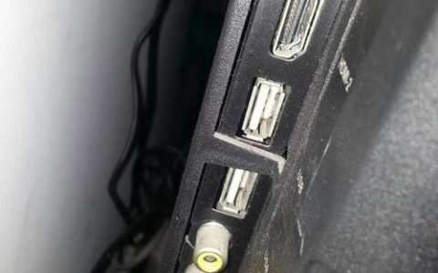 在数字时代的幽暗角落里，暗夜精灵如何找到U盘的接口？