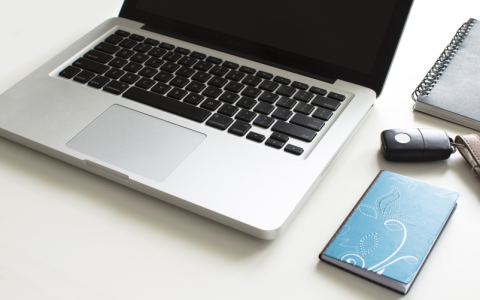 如何在MacBook Pro上找到并打开U盘？