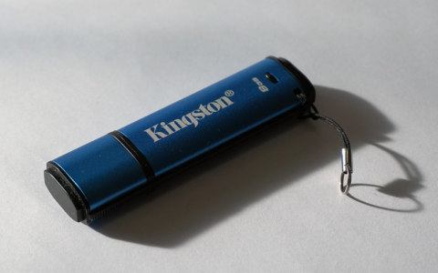 如何检测U盘的数据传输速度？