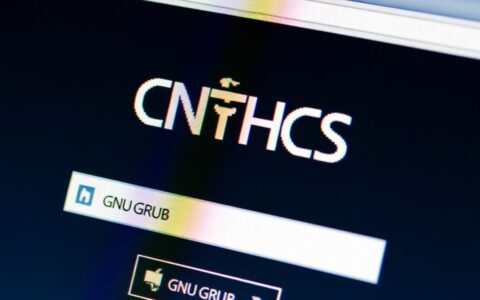 CentOS启动卡在grub命令行界面如何解决？