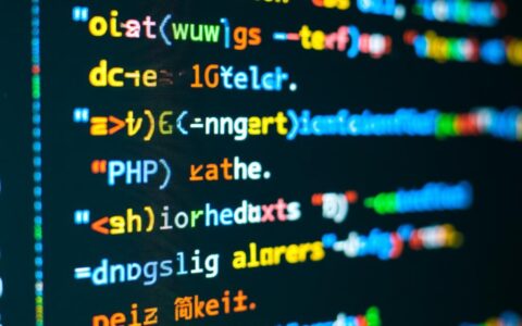 如何用PHP源代码实现虚拟主机绑定域名功能？